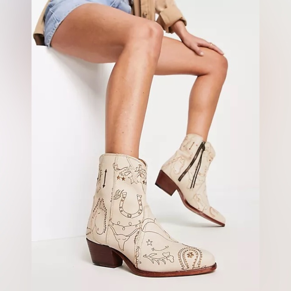 𝓯𝓹 Free People ~ ✨ Host Pick ✨ New Frontier Doodle Boots in Bone